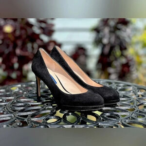 Stuart Weitzman — Suede Pumps